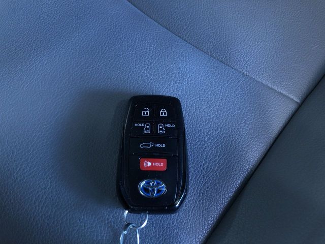 Thumbnail: 2024 Toyota Sienna - 17