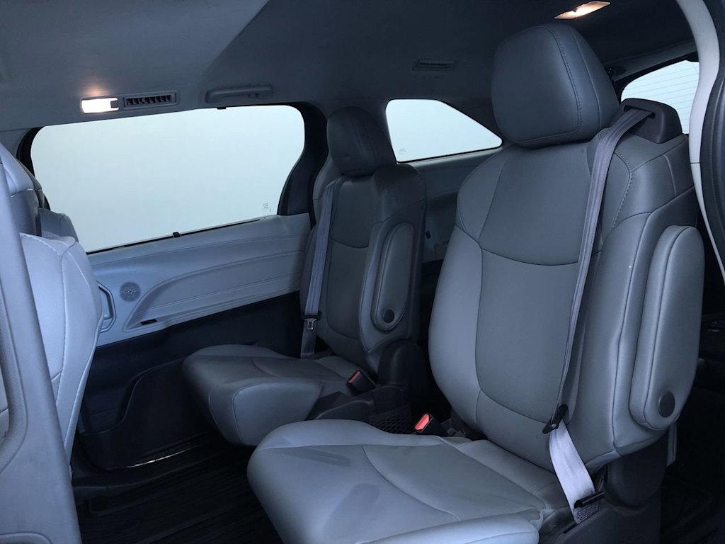 Thumbnail: 2021 Toyota Sienna - 26
