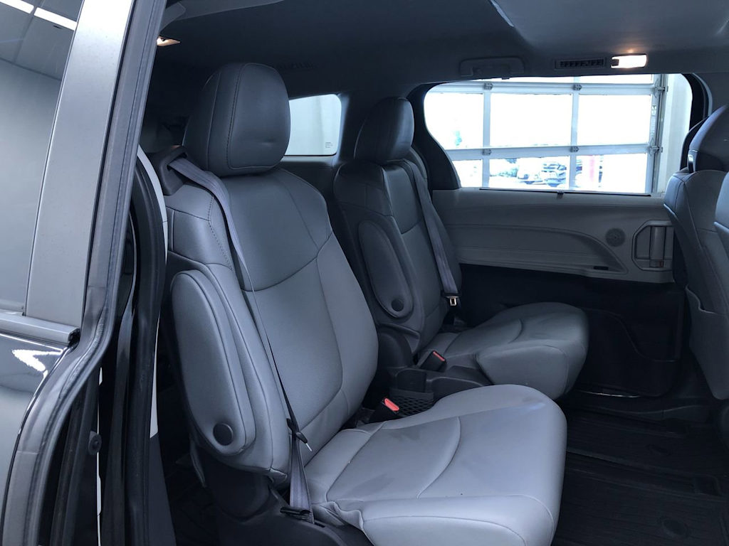 Thumbnail: 2021 Toyota Sienna - 27