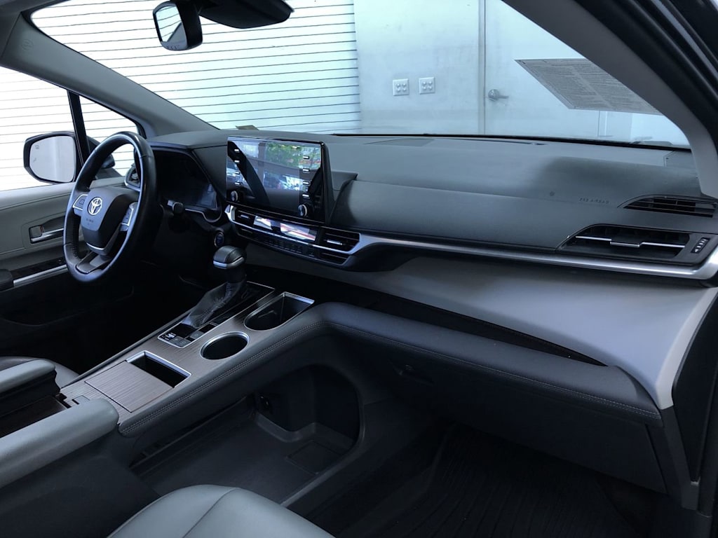 Thumbnail: 2021 Toyota Sienna - 9