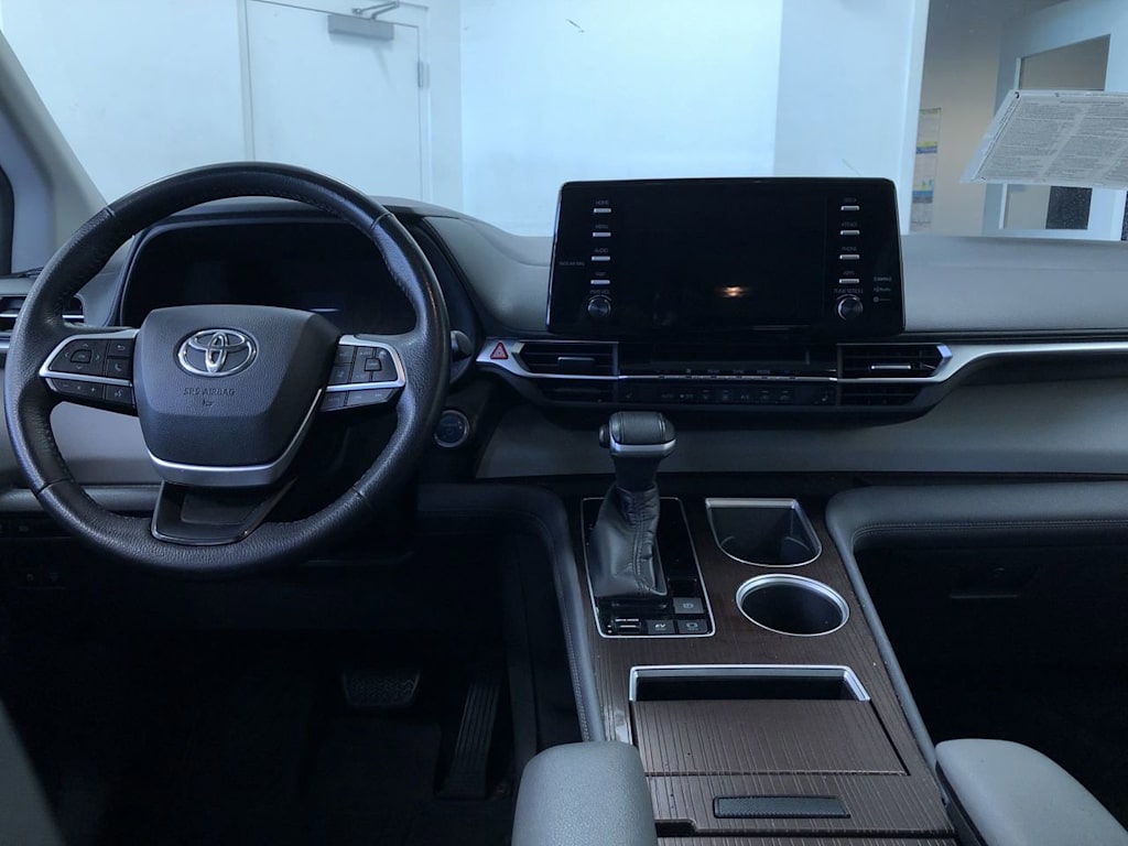 Thumbnail: 2021 Toyota Sienna - 2