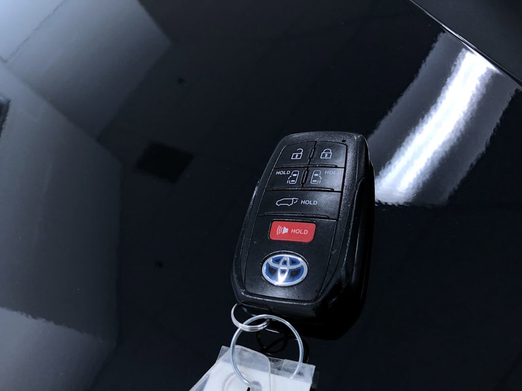 Thumbnail: 2021 Toyota Sienna - 16