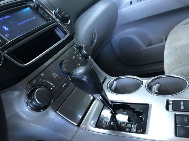 Thumbnail: 2013 Toyota Highlander - 14