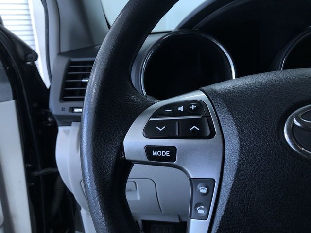 Thumbnail: 2013 Toyota Highlander - 21