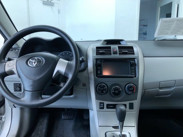 Thumbnail: 2013 Toyota Corolla - 9