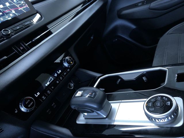 Thumbnail: 2025 Mitsubishi Outlander - 32