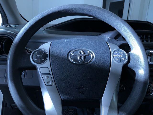 Thumbnail: 2014 Toyota Prius c - 28