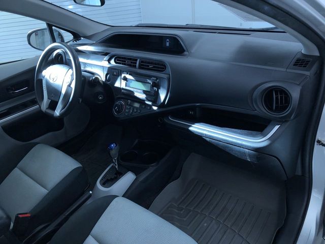 Thumbnail: 2014 Toyota Prius c - 13