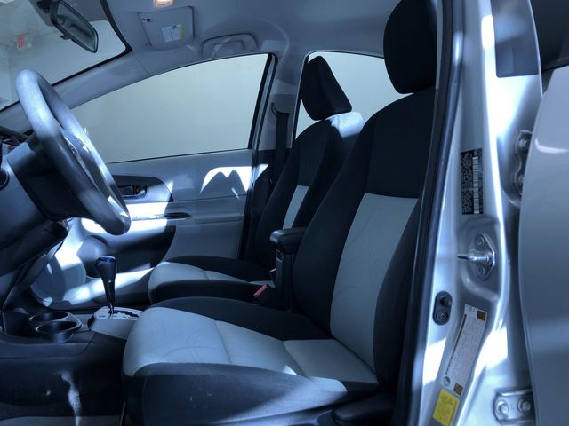 Thumbnail: 2014 Toyota Prius c - 10