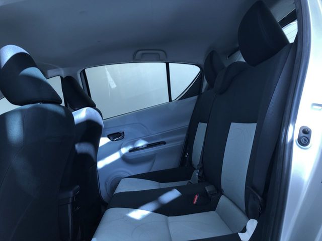 Thumbnail: 2014 Toyota Prius c - 26