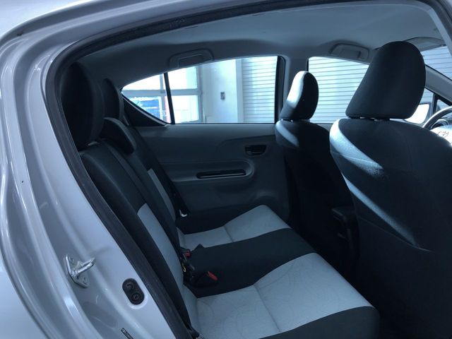 Thumbnail: 2014 Toyota Prius c - 27