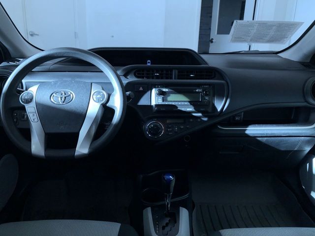 Thumbnail: 2014 Toyota Prius c - 9