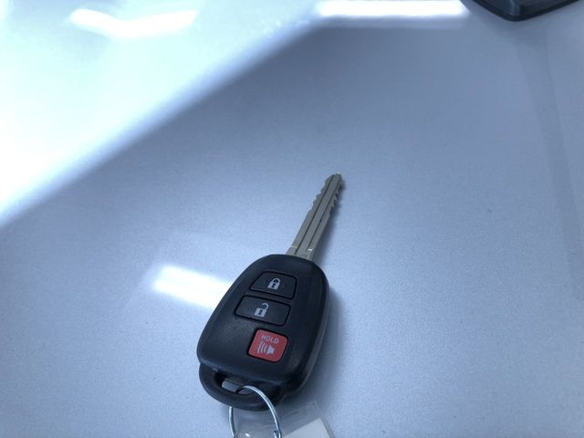 Thumbnail: 2014 Toyota Prius c - 16