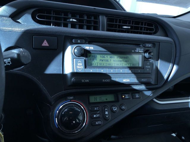 Thumbnail: 2014 Toyota Prius c - 14