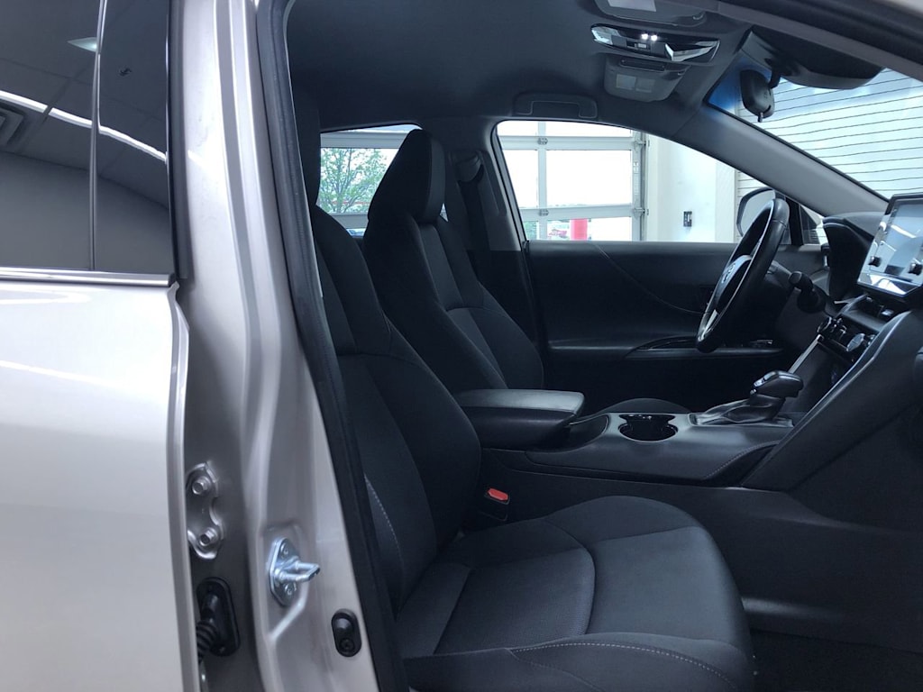2021 Toyota Venza LE 29