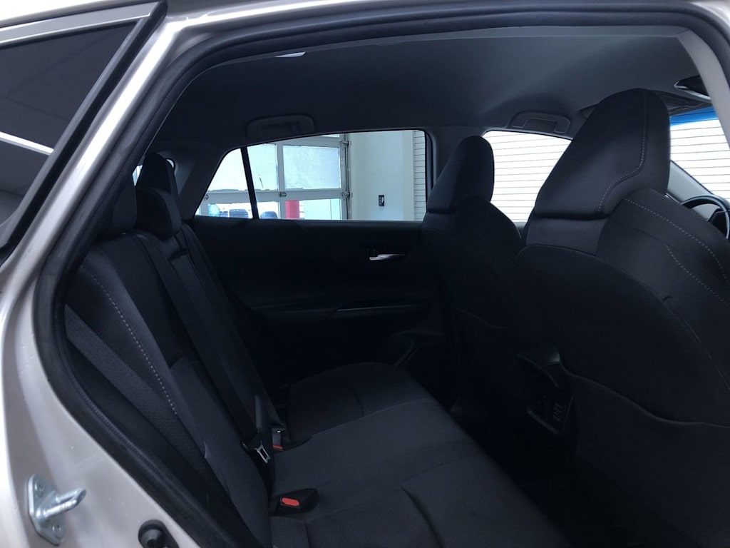 2021 Toyota Venza LE 28