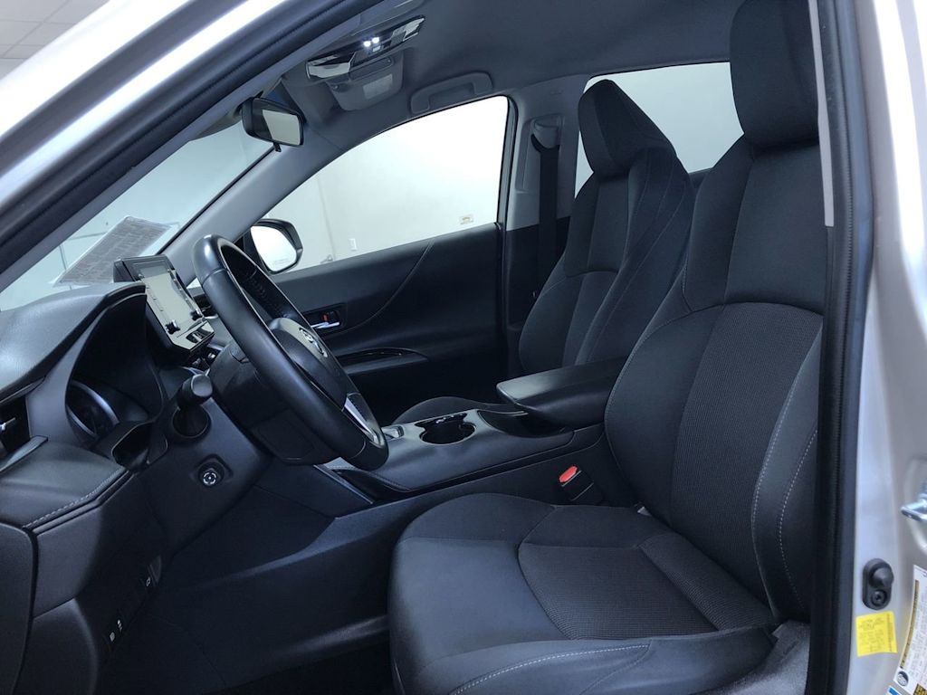 2021 Toyota Venza LE 11