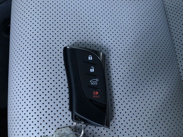 Thumbnail: 2020 Lexus UX - 17