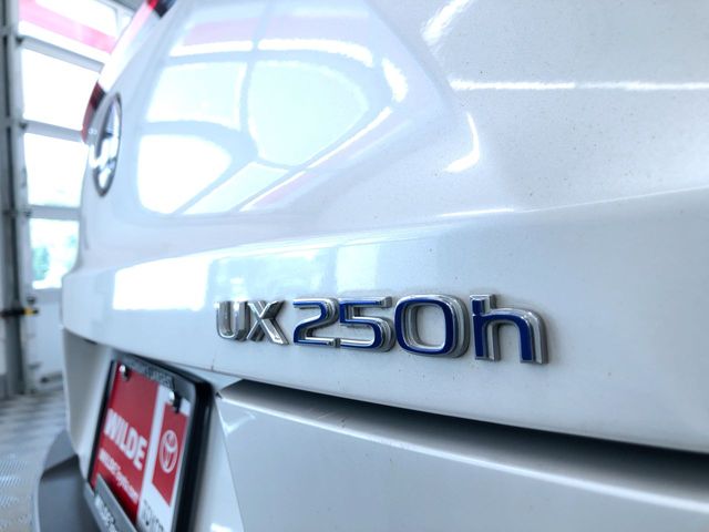Thumbnail: 2022 Lexus UX - 7