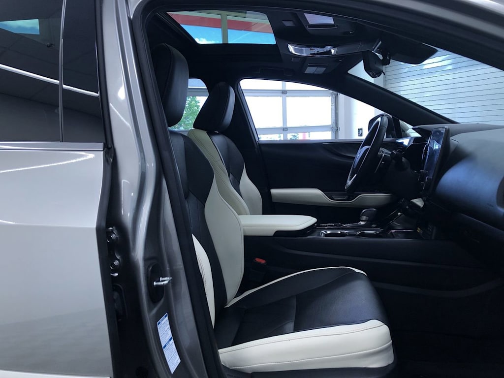 2022 Lexus NX Hybrid 350h Luxury 11