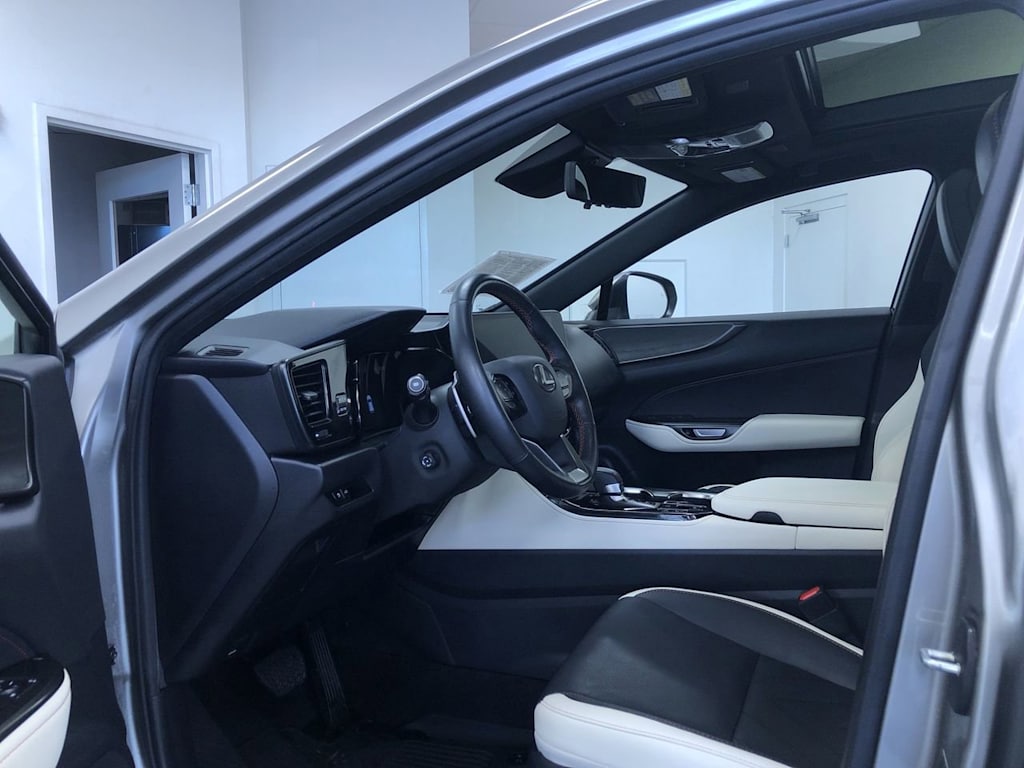 2022 Lexus NX Hybrid 350h Luxury 2