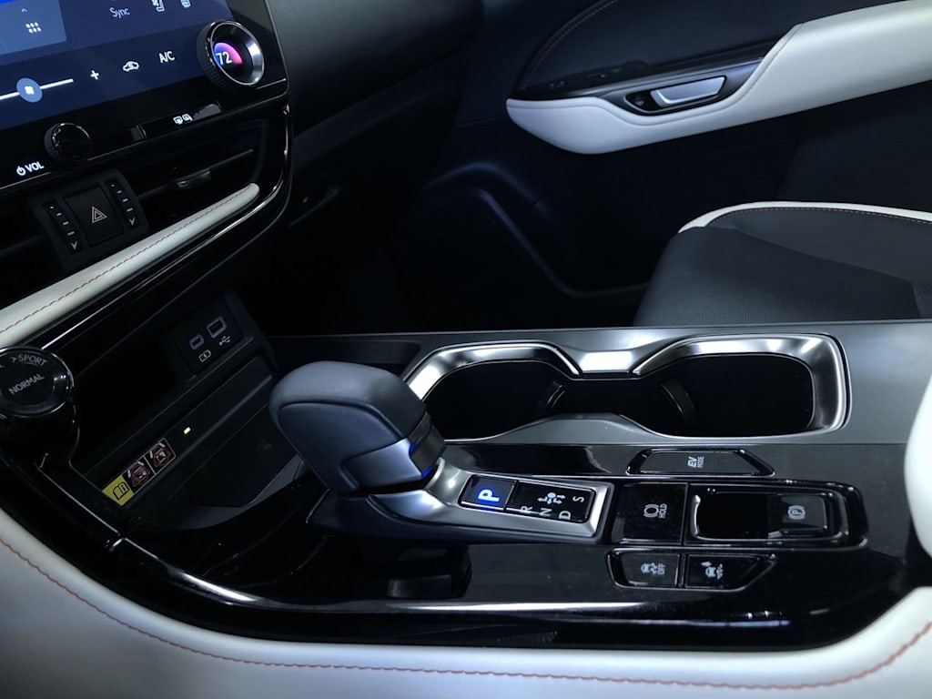 2022 Lexus NX Hybrid 350h Luxury 16