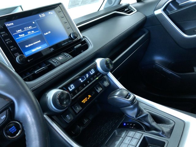 Thumbnail: 2020 Toyota RAV4 - 13