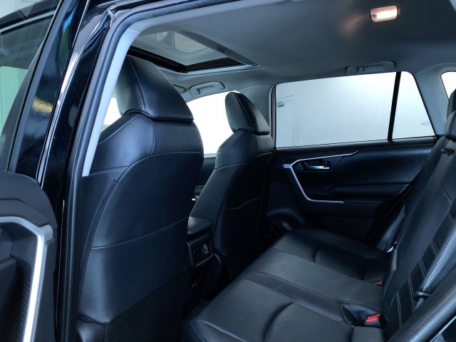 Thumbnail: 2020 Toyota RAV4 - 11