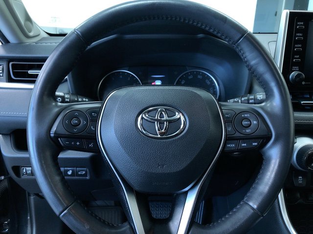 Thumbnail: 2020 Toyota RAV4 - 12