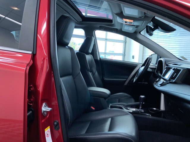 Thumbnail: 2016 Toyota RAV4 - 11