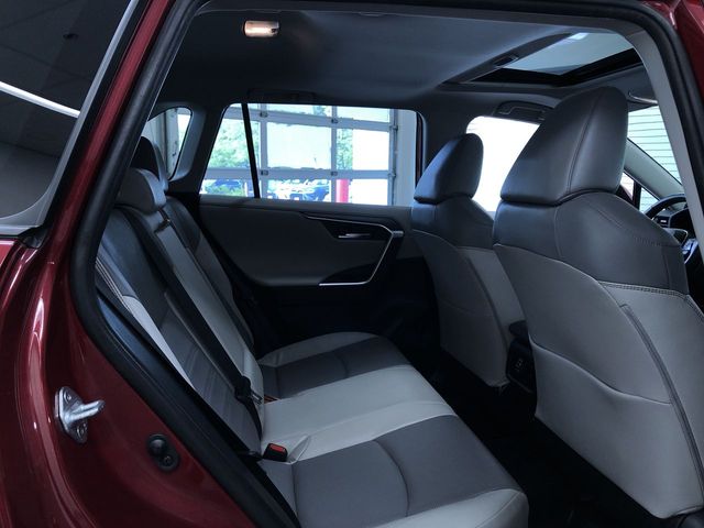 Thumbnail: 2019 Toyota RAV4 - 28
