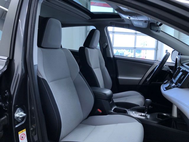 Thumbnail: 2018 Toyota RAV4 - 30