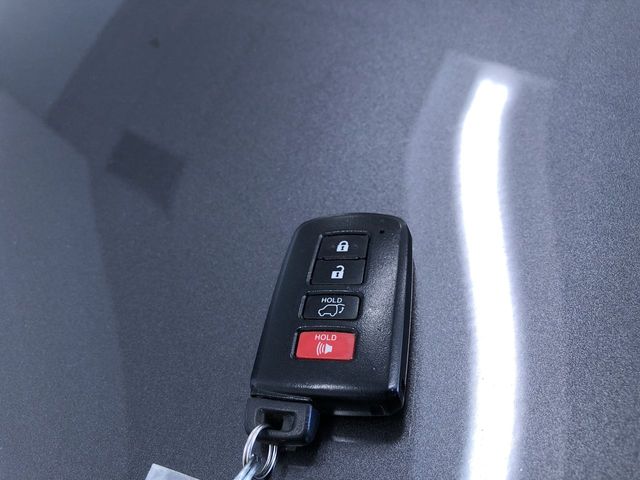 Thumbnail: 2018 Toyota RAV4 - 18