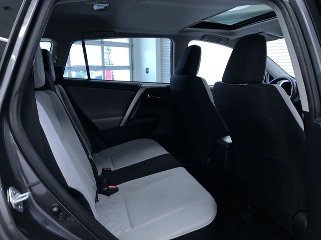 Thumbnail: 2018 Toyota RAV4 - 29