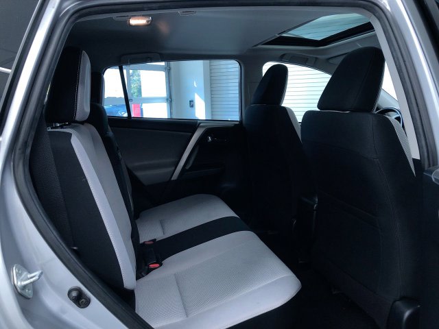 Thumbnail: 2018 Toyota RAV4 - 29