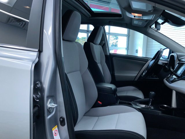 Thumbnail: 2018 Toyota RAV4 - 30