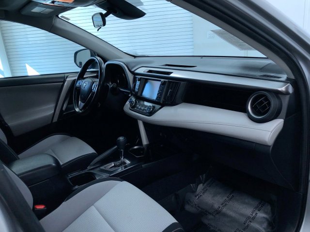 Thumbnail: 2018 Toyota RAV4 - 9