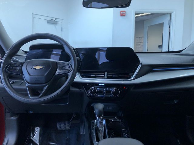 Thumbnail: 2025 Chevrolet Trax - 2