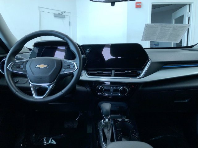 Thumbnail: 2025 Chevrolet Trax - 8