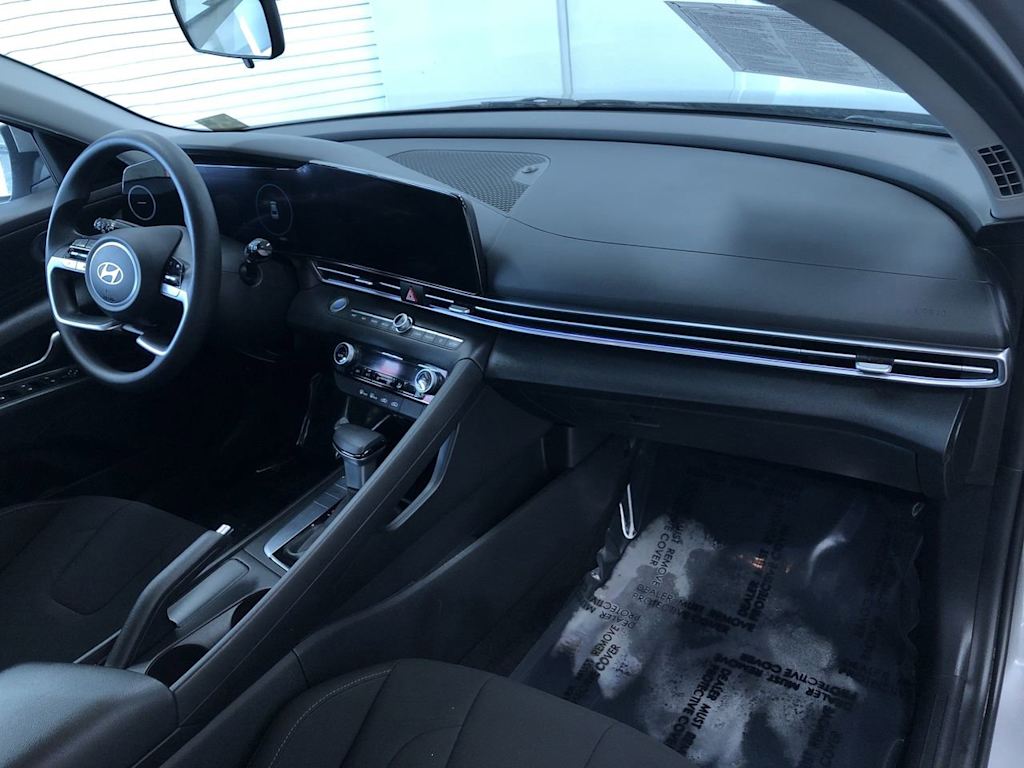 2024 Hyundai Elantra SEL 9