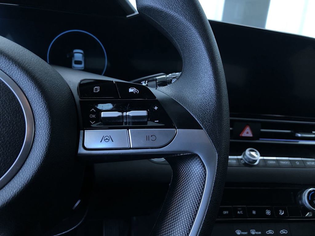 2024 Hyundai Elantra SEL 32