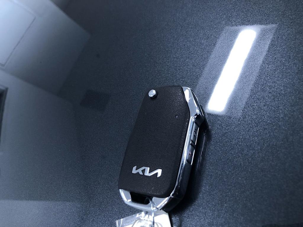 2024 Kia Sportage LX 17