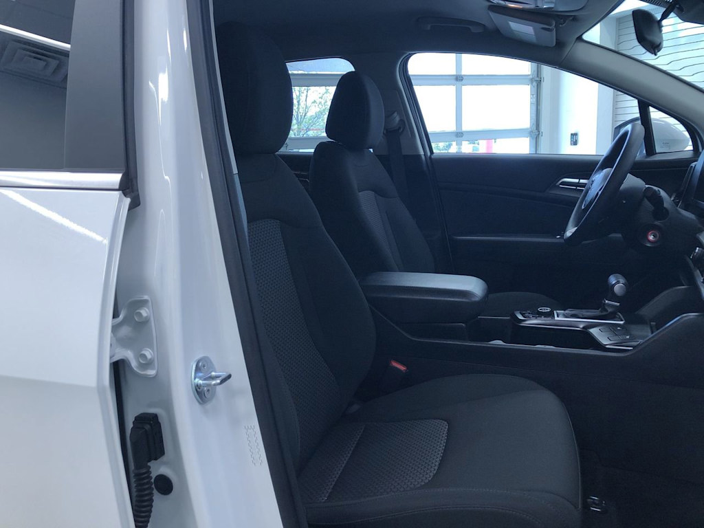 2024 Kia Sportage LX 10