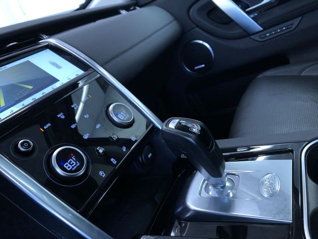 Thumbnail: 2020 Land Rover Discovery Sport - 33