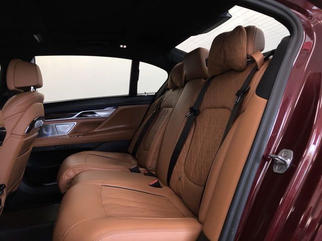 Thumbnail: 2022 BMW 7 Series - 28
