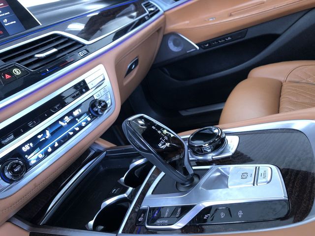 Thumbnail: 2022 BMW 7 Series - 32
