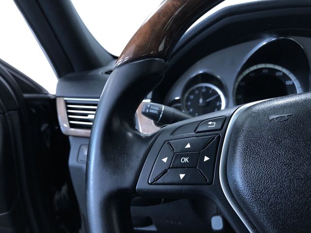Thumbnail: 2012 Mercedes-Benz E-Class - 30