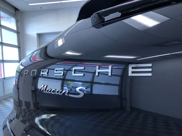 Thumbnail: 2015 Porsche Macan - 18