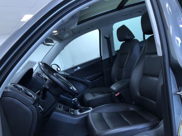 Thumbnail: 2017 Volkswagen Tiguan - 9