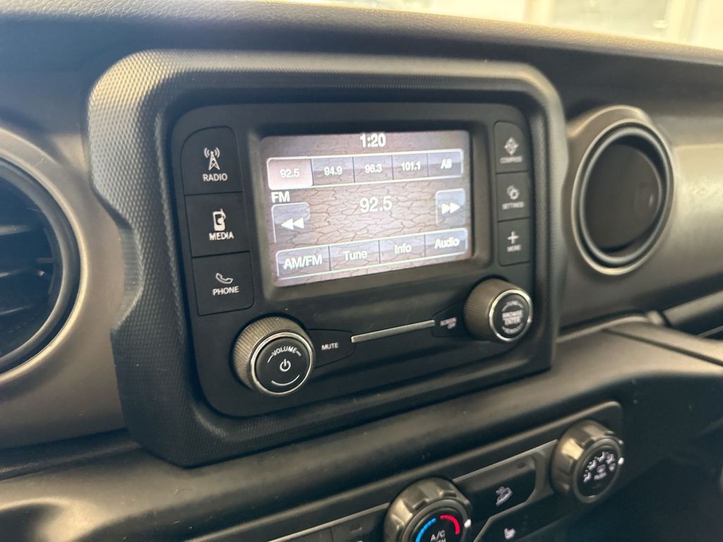 Thumbnail: 2019 Jeep Wrangler - 32